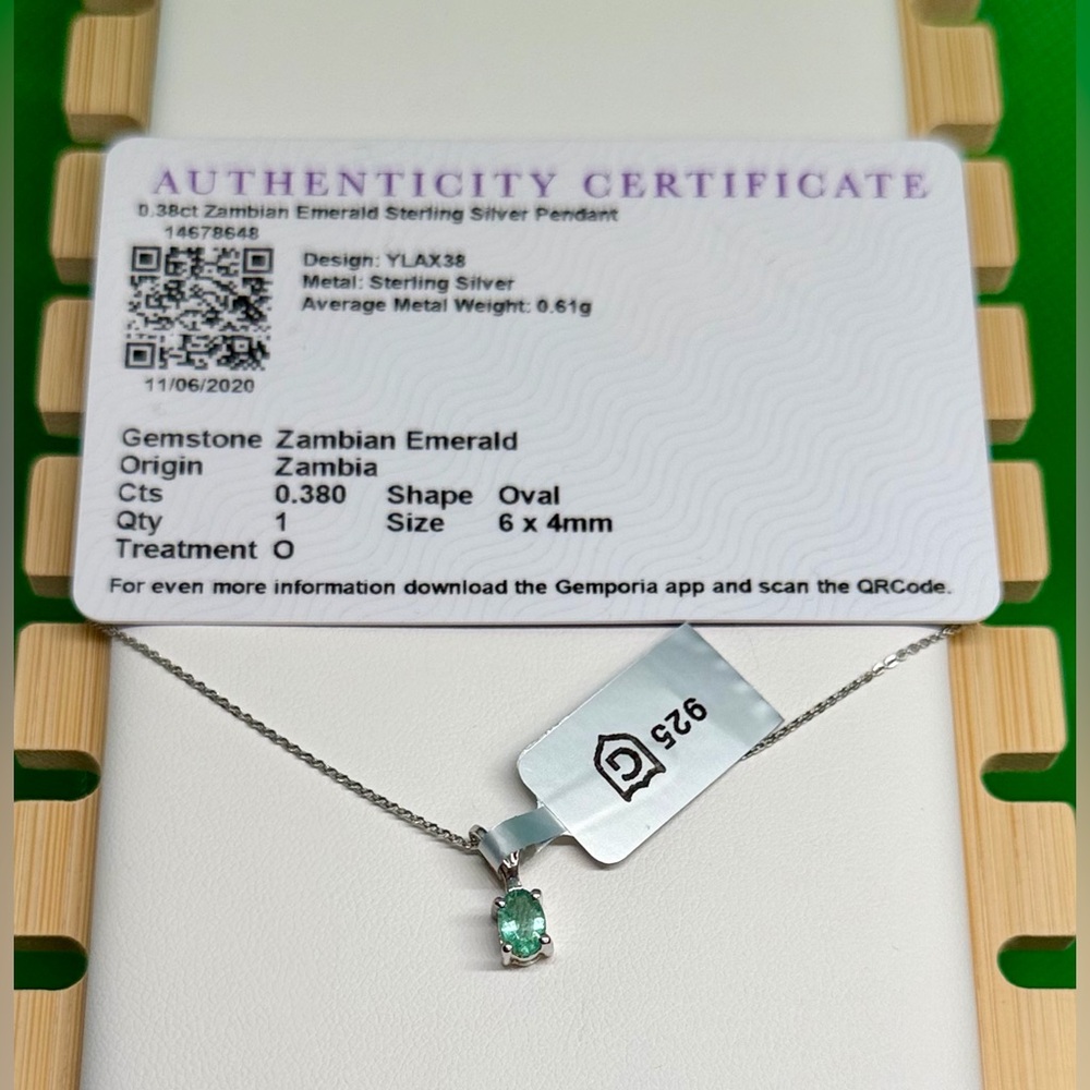 Elegant Silver and Green Pendant Necklace